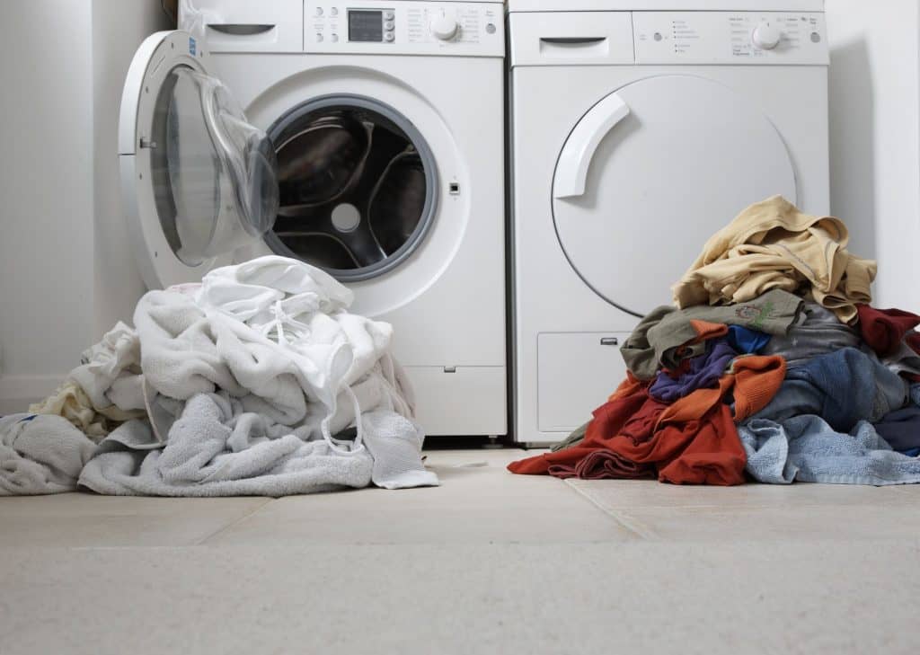 What causes the washing machine water not to heat up?