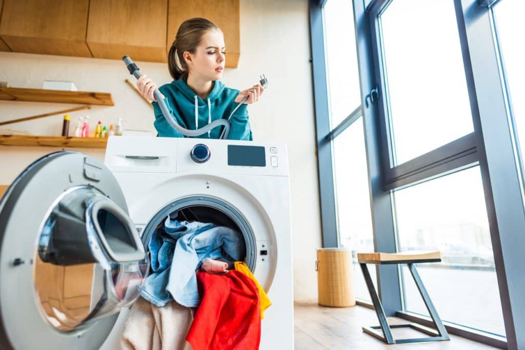 علت گرم نشدن آب ماشین لباسشویی چیست؟